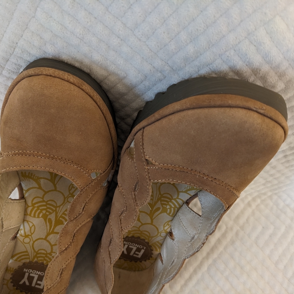Fly London Yelk Wedge Shoes Platform Closed Toe Sandals Tan 37 EU 6 US - Picture 6 of 6